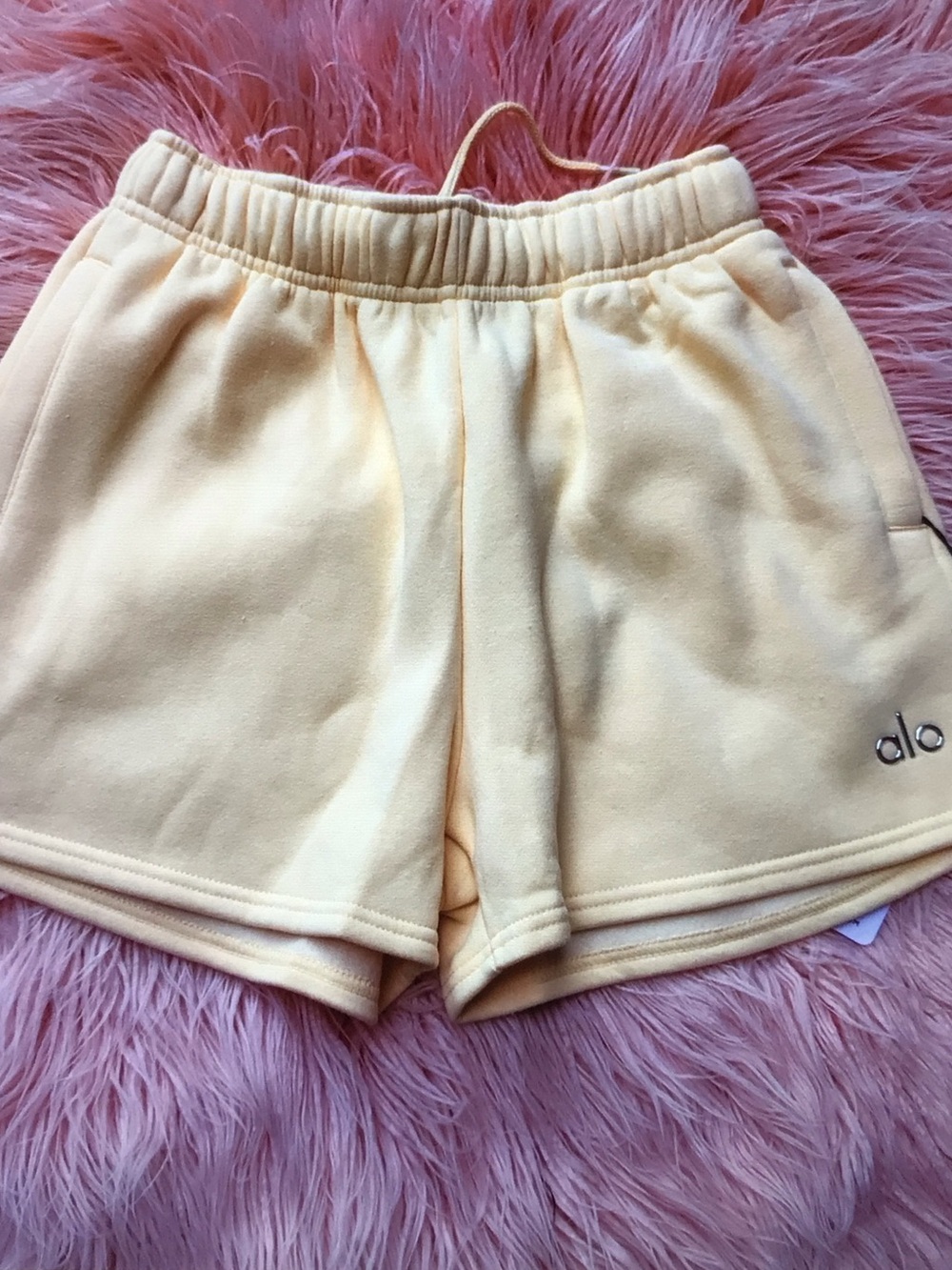 ALO Yoga Set Pale Yellow Cropped Crew Sweatshirt With Short - Picture 7 of 7